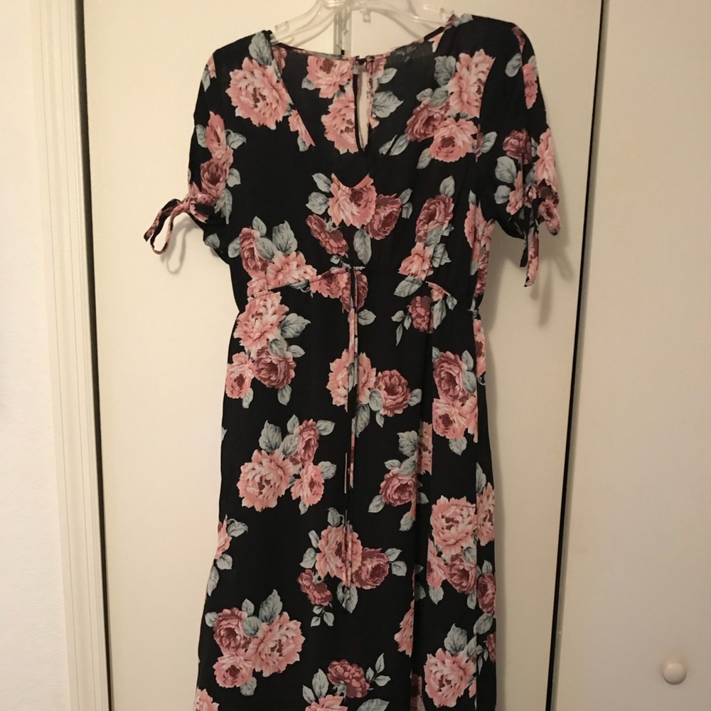 Floral maxi dress with sleeves